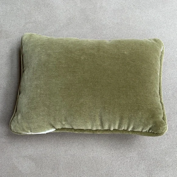 Moms Are Special Embroidered Mini Pillow- like new - Picture 2 of 4